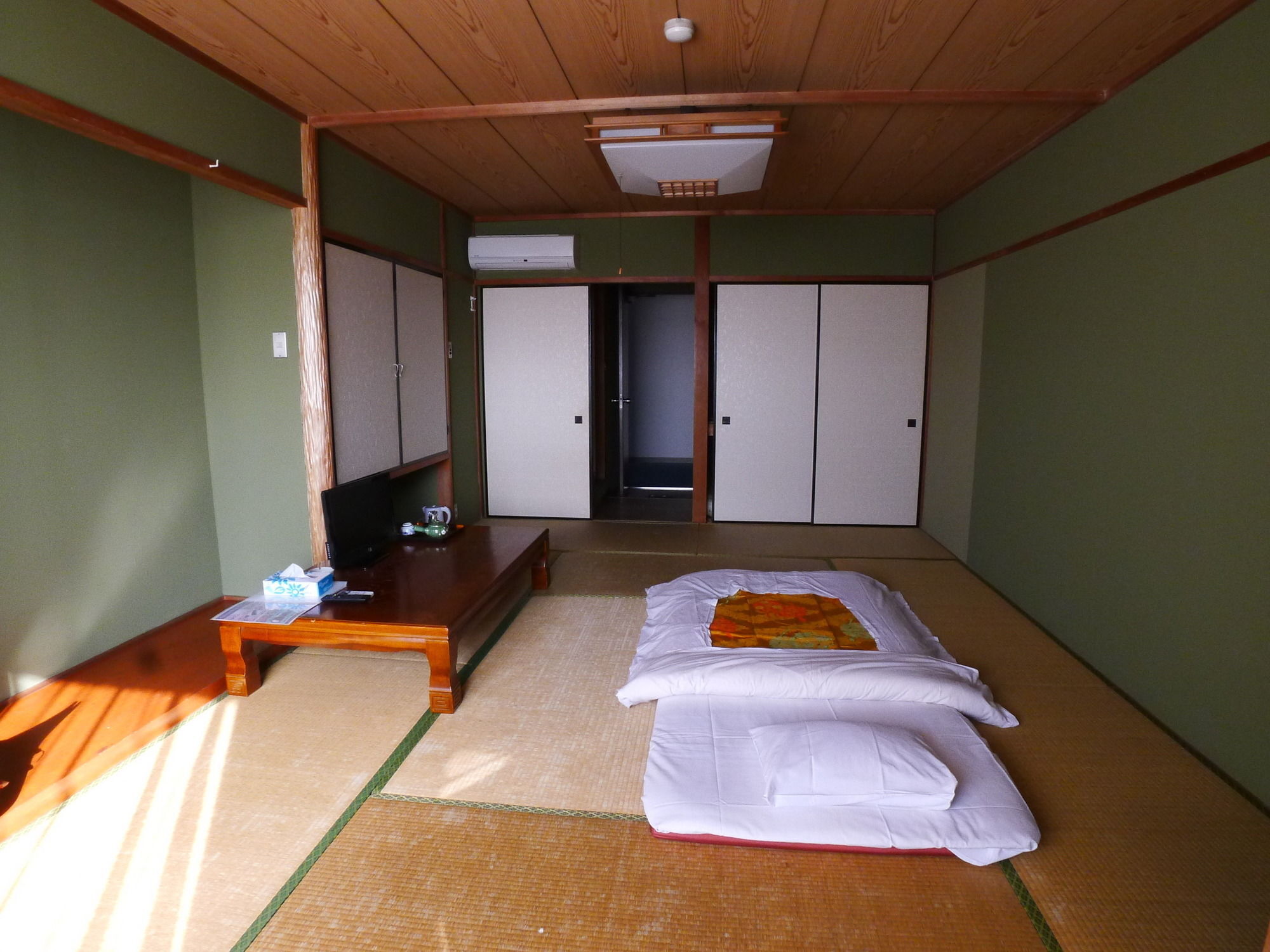 ホテル新まこも 旅館 2*